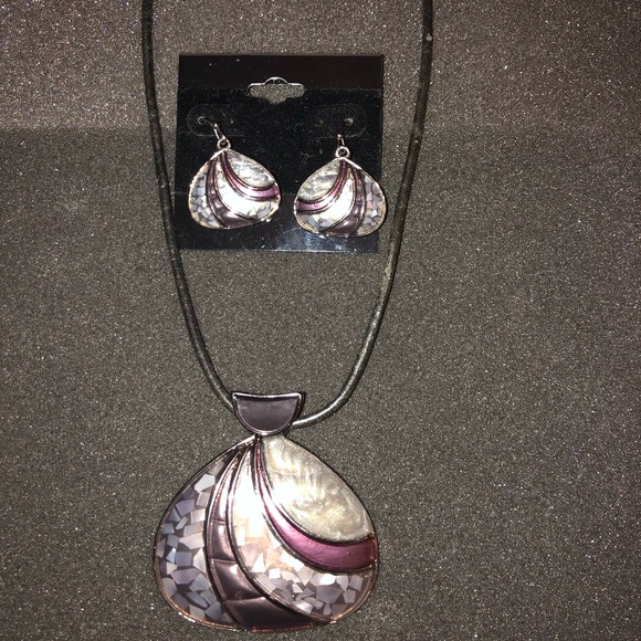 Lia Sophia Jewelry - Lia Sophia Earrings Necklace Set Shell Shape